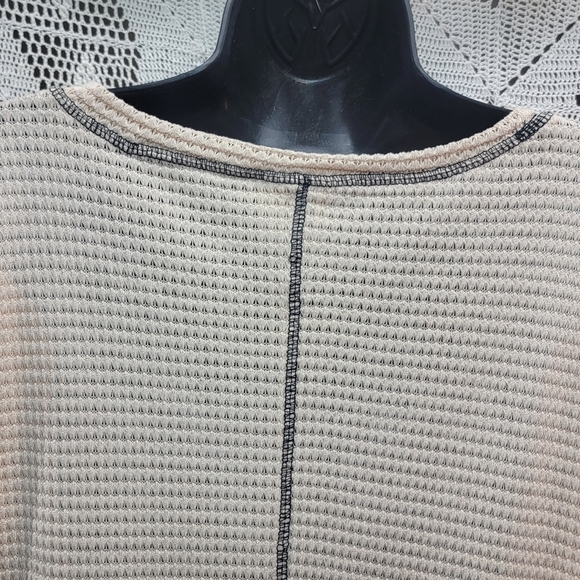 True self size large top with sheer floral sleeves and crochet trim - Picture 11 of 16